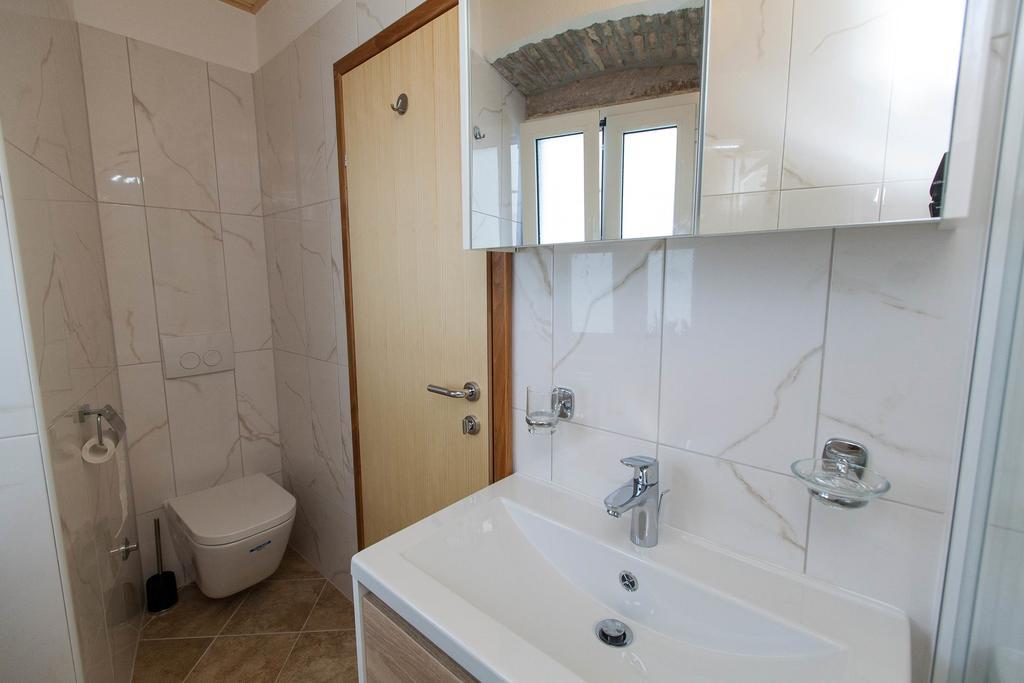 Holiday Home Nika Omišalj Eksteriør bilde