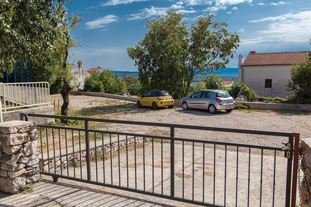 Holiday Home Nika Omišalj Eksteriør bilde