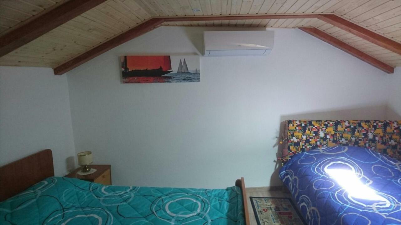 Holiday Home Nika Omišalj Eksteriør bilde